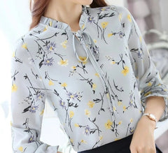 Brice | Vlinderdas Kraag Chiffon Blouses in de kleur Blauw voor in stijl ideaal voor de herfst.