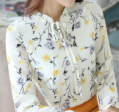 Brice | Vlinderdas Kraag Chiffon Blouses in de kleur Geel voor in stijl ideaal voor de herfst.