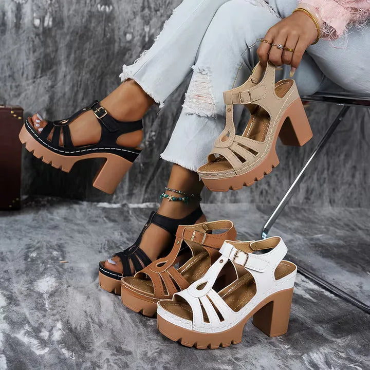 Hak sandaal met T-strap