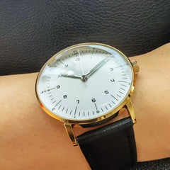 Analoge horloge met leren band