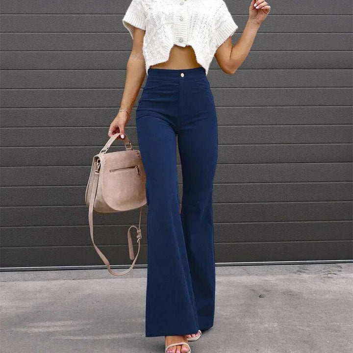 Carra | Broek met uitlopende pijpen in de kleur Blauw voor dames in stijl geschikt voor alle seizoenen.