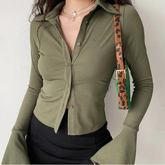Carse | Vrouwen Enkelborstig Klokmouw Blouse in de kleur Groen voor dames in stijl ideaal voor de herfst.