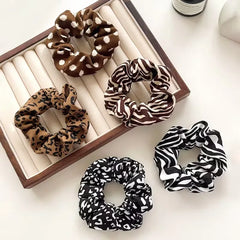 Set van 5 scrunchies met dierenprints