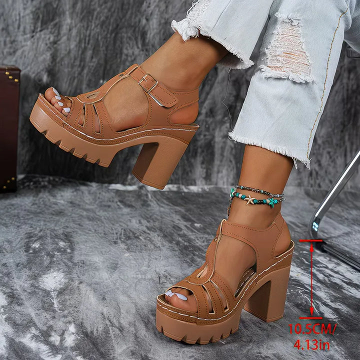 Hak sandaal met T-strap