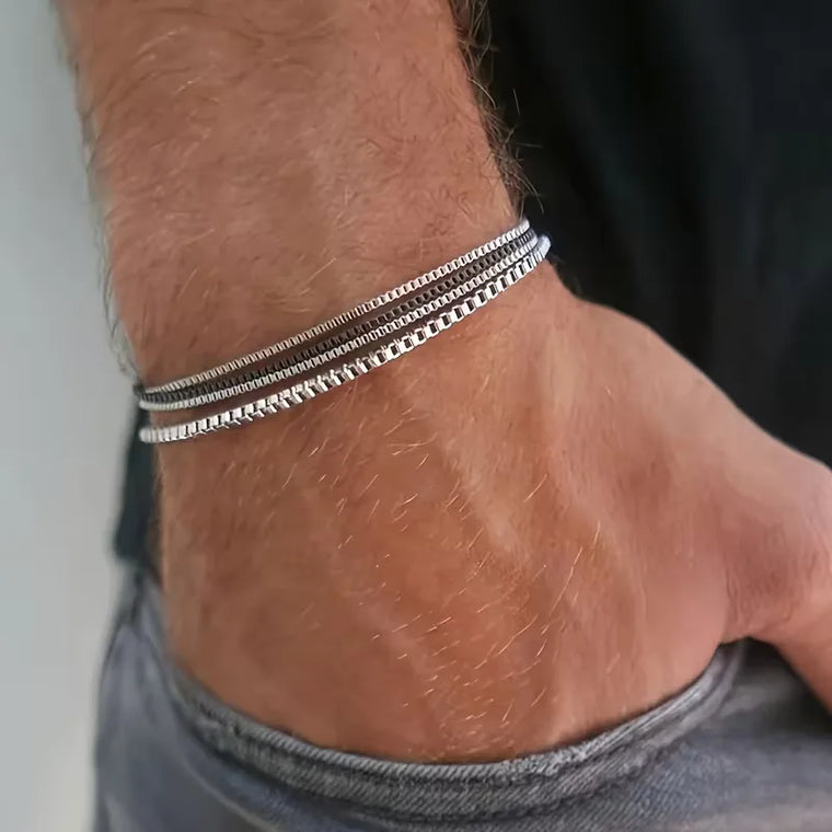 Set van vier minimalistische armbanden