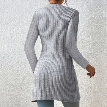 Claudia | Asymmetrische geribbelde cardigan in de kleur Grijs voor dames in stijl ideaal voor de herfst.