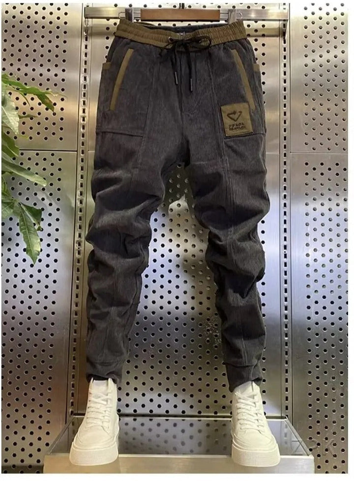 Clovis | Corduroy heren joggingbroek in de kleur Grijs voor heren in Lounge stijl geschikt voor alle seizoenen.