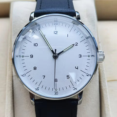 Analoge horloge met leren band