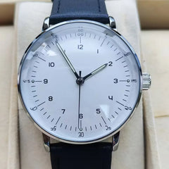 Analoge horloge met leren band
