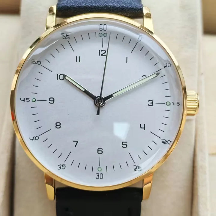 Analoge horloge met leren band