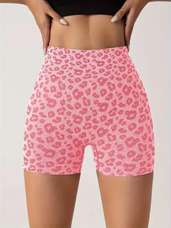 High-waisted shorts met leopard print
