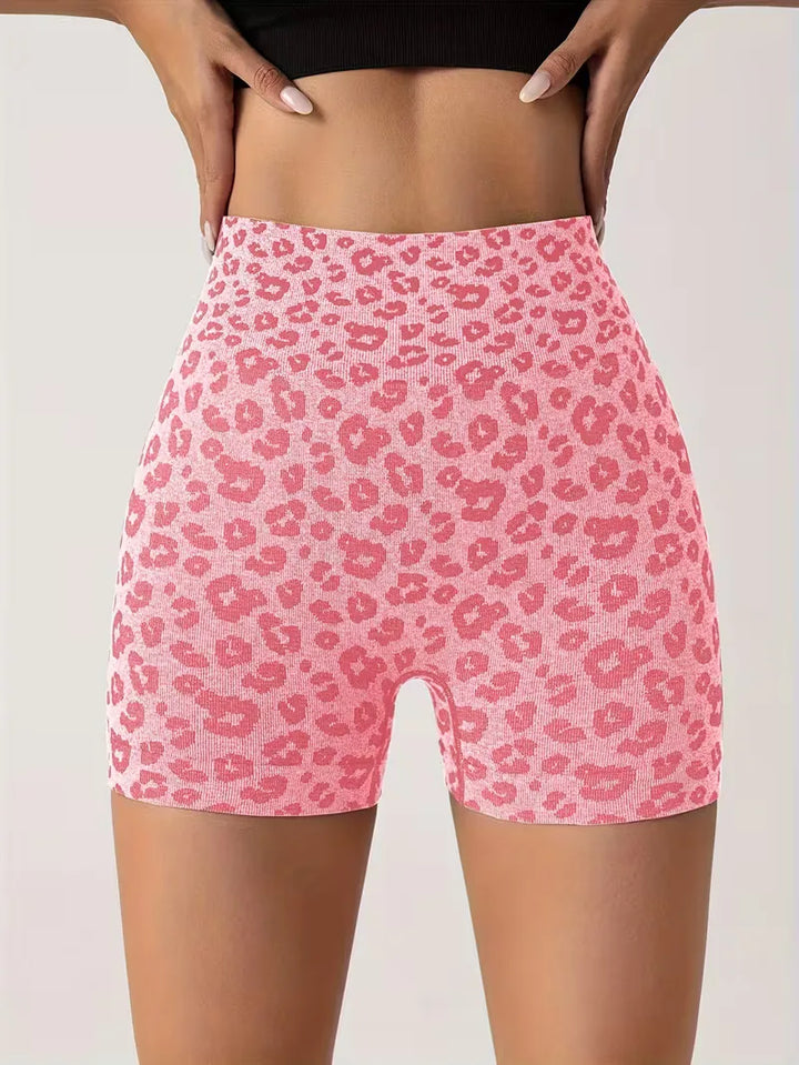 High-waisted shorts met leopard print