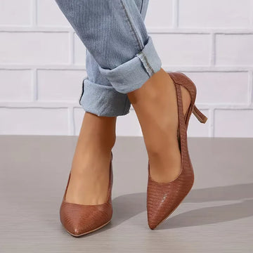 Stiletto met cut-out design