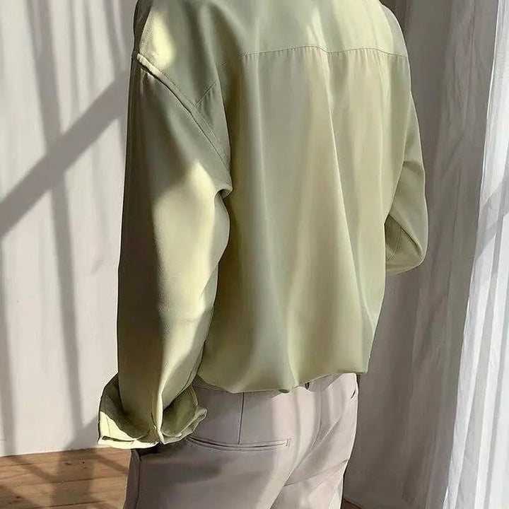 Daan | Lichtgroen overhemd in de kleur Matcha voor heren in Smart-casual stijl ideaal voor de herfst.