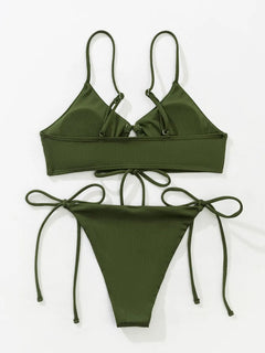 Demi bikini | Simpel & trendy in de kleur Zwart voor dames in Beach stijl ideaal voor de zomer.