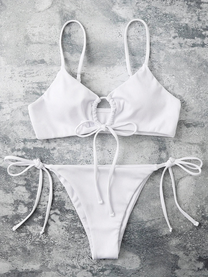 Demi bikini | Simpel & trendy in de kleur Zwart voor dames in Beach stijl ideaal voor de zomer.
