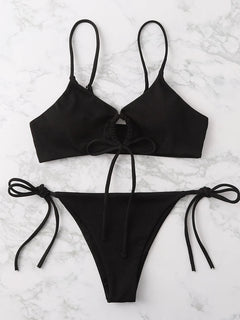 Demi bikini | Simpel & trendy in de kleur Zwart voor dames in Beach stijl ideaal voor de zomer.