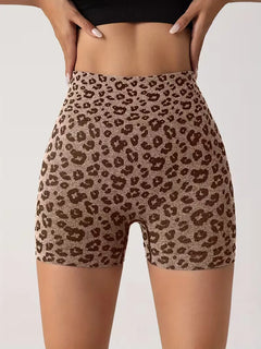 High-waisted shorts met leopard print