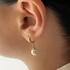 Ketting met parel en oorbellen