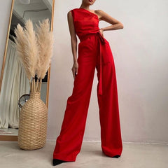 Elegante jumpsuit met trendy en stijlvolle ene schouder ontwerp. Gemaakt van hoogwaardige materialen, biedt deze jumpsuit een fijne pasvorm en veelzijdige modieuze uitstraling voor diverse gelegenheden.