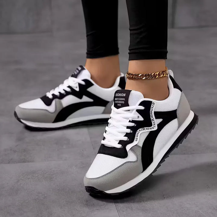 Lage sneakers met gestreept patroon