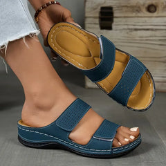 Platte sandaal met perforated straps