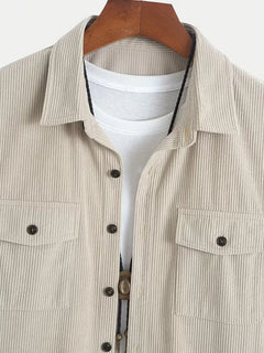 Shorts met button-up shirt