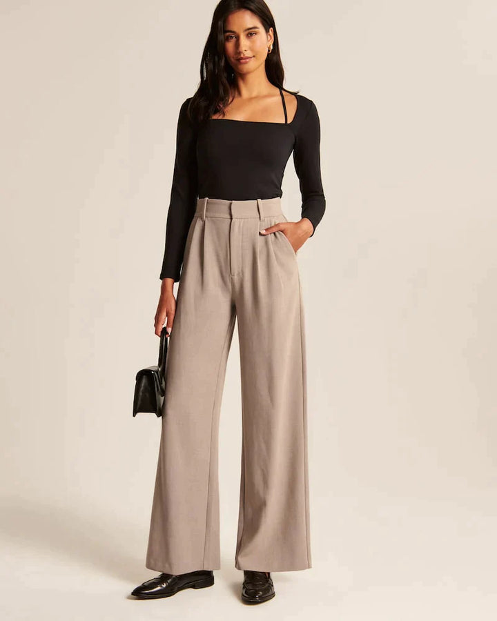 Femke | Elegante getailleerde damesbroek in de kleur Zwart voor dames in stijl ideaal voor de lente.