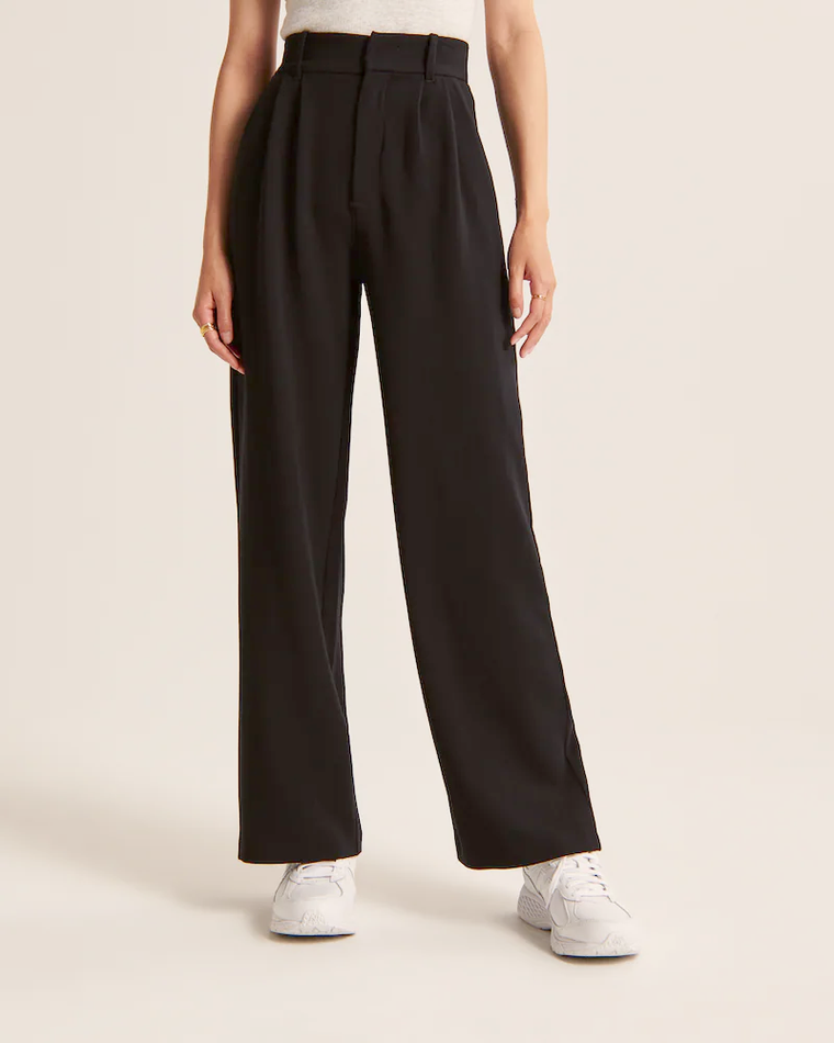 Femke | Elegante getailleerde damesbroek in de kleur Zwart voor dames in stijl ideaal voor de lente.
