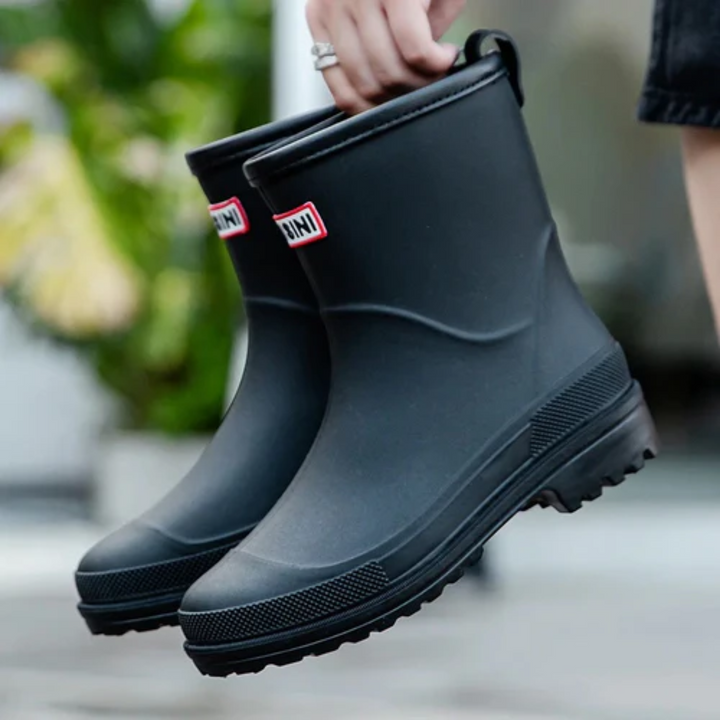 Floor | Trendy waterdichte dames regenlaarzen in de kleur Zwart voor dames in Outdoor stijl ideaal voor de lente.