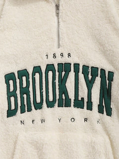 Fluffy NY Brooklyn Zipper in de kleur Wit voor dames in Lounge stijl ideaal voor de herfst.