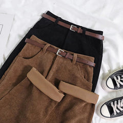 Hilda | Corduroy broek voor dames in de kleur Zwart voor dames in stijl ideaal voor de herfst.