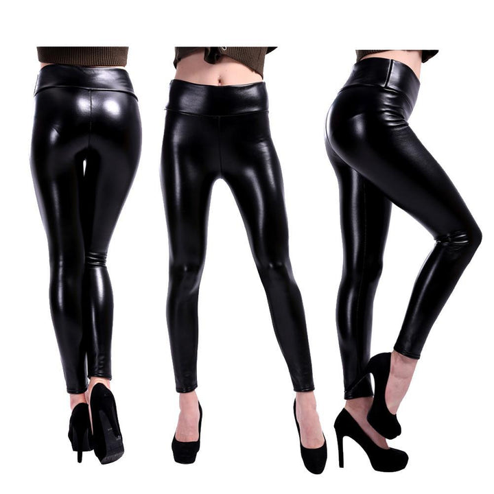 Jasmijn | Comfortabele leren legging voor vrouwen in de kleur Zwart voor dames in stijl ideaal voor de herfst.