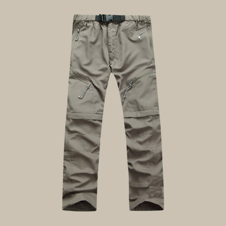 Ontdek de veelzijdige Jasper afritsbroek, de perfecte mix van comfort en functionaliteit, speciaal ontworpen als outdoor kleding voor heren. Deze broek is ideaal voor diverse activiteiten, van het bewandelen van paden tot het verkennen van nieuwe steden. De broek biedt een comfortabele pasvorm, premium kwaliteit en is praktisch voor verschillende weersomstandigheden. Met de mogelijkheid om eenvoudig te wisselen tussen een lange broek en shorts, ben je altijd optimaal gekleed.