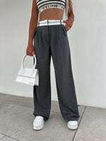 Karin | Vrijetijdsbroek in de kleur Zwart voor dames in Lounge stijl ideaal voor de lente.