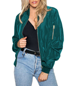 Stijlvolle streetwear bomberjack, perfecte balans tussen stijl en comfort. Gemaakt van comfortabel materiaal en voorzien van handige zakken. Geschikt voor diverse gelegenheden. Maattabel beschikbaar voor de juiste pasvorm.