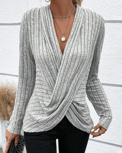 Knit top met v-hals in de kleur Grijs voor dames in stijl ideaal voor de herfst.