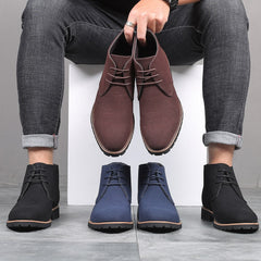 Laurens | Leren schoenen voor mannen van rundsuèdeleer in de kleur Zwart voor heren in stijl ideaal voor de lente.