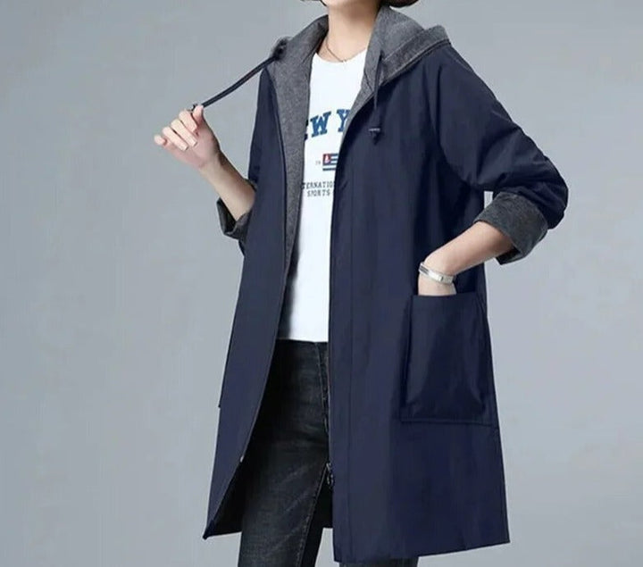 Leanne | Casual overjas met capuchon in de kleur Marineblauw voor dames in Casual stijl ideaal voor de herfst.