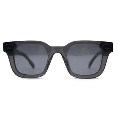 Lex | Zonnebril met donkere glazen in de kleur Grijs voor heren in stijl ideaal voor de lente.