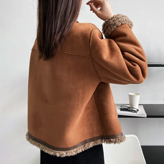 Lola | Luxe fleece jas in de kleur Bruin voor dames in stijl ideaal voor de herfst.