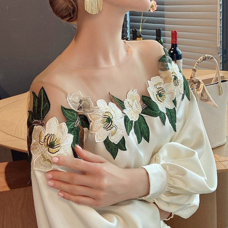Lorenza- Bloemenpatroon Blouse in de kleur Crème voor dames in Formal stijl ideaal voor de lente.