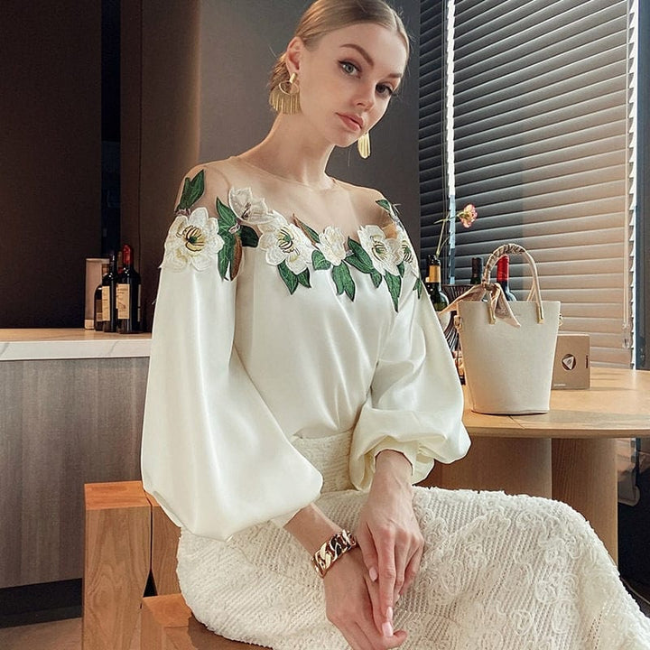 Lorenza- Bloemenpatroon Blouse in de kleur Crème voor dames in Formal stijl ideaal voor de lente.