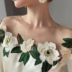 Lorenza- Bloemenpatroon Blouse in de kleur Crème voor dames in Formal stijl ideaal voor de lente.