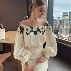 Lorenza- Bloemenpatroon Blouse in de kleur Crème voor dames in Formal stijl ideaal voor de lente.