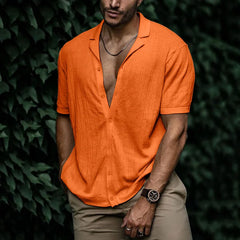 Gebreid zomerhemd voor heren, gemaakt van comfortabele en luchtige stof. Een perfecte pasvorm, lichtgewicht en ademend, ideaal voor warme zomerdagen. Voeg casual elegantie toe aan elke outfit met dit stijlvolle ontwerp.