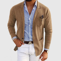 Stijlvolle herenblazer, met een combinatie van klassieke en casual details voor een moeiteloos trendy uitstraling. Perfect voor elke gelegenheid en biedt zowel stijl als comfort - een essentiële toevoeging aan de herengarderobe voor een upgrade in stijl.