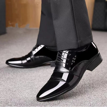 Matthijs | Grote formele lakschoenen in de kleur Zwart voor heren in stijl geschikt voor alle seizoenen.