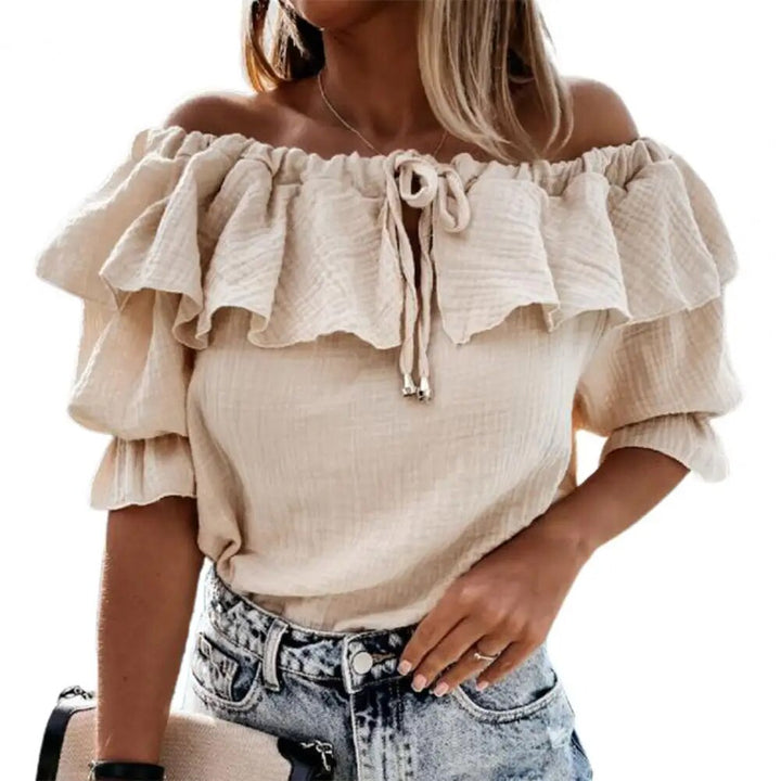 Nassira | Casual blouse met ruches in de kleur Abrikoos voor in stijl ideaal voor de zomer.
