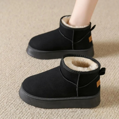 Pugg | Pluizige mini ondersteunende laarzen in de kleur 36 voor dames in stijl ideaal voor de herfst.